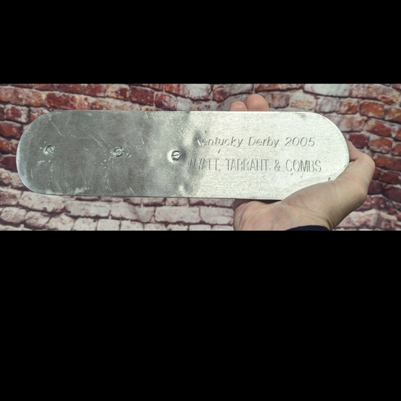 2005 Kentucky Derby Horse Statue - Picture 6 of 6